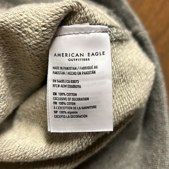AE cotton sweatshirt- like new! - Picture 6 of 6